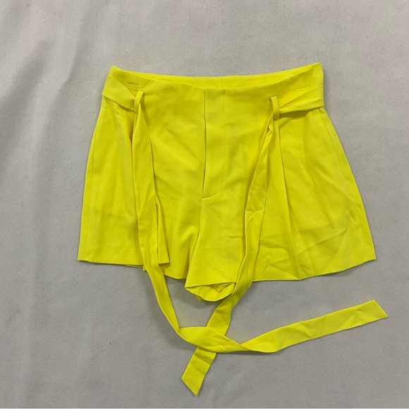 NEW Alice + Olivia High Rise Shorts Yellow Belted Size 12